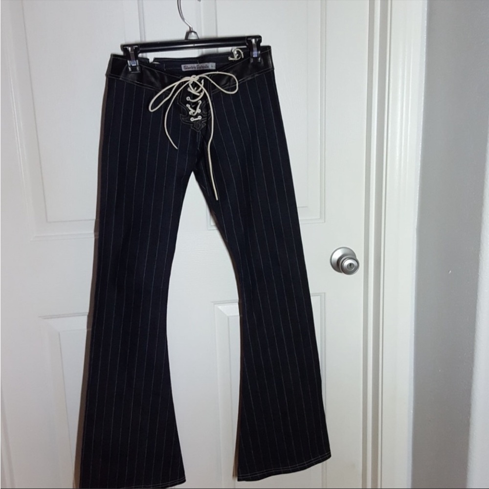 LOOKING FOR - Picture 2 of 13
